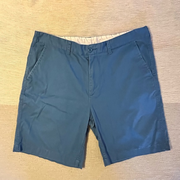 🩳 Men’s St Johns Bay khaki shorts. Size 38 waist - Picture 2 of 7